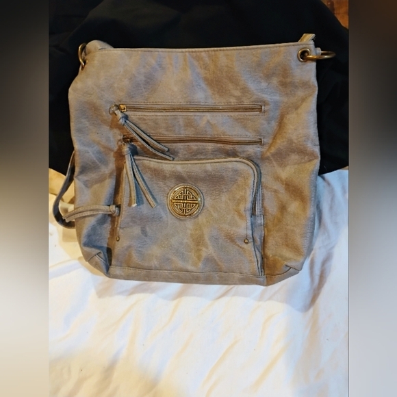 Stone Mountain Accessories Light Gray Crossbody Bag Size Is 12 In X 12 In - Picture 3 of 12